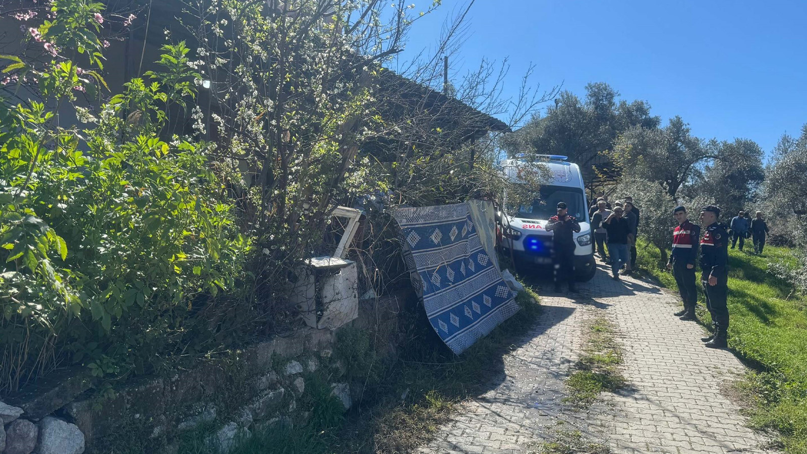 Yaşlı adam eşini öldürüp aynı silahla intihar etti