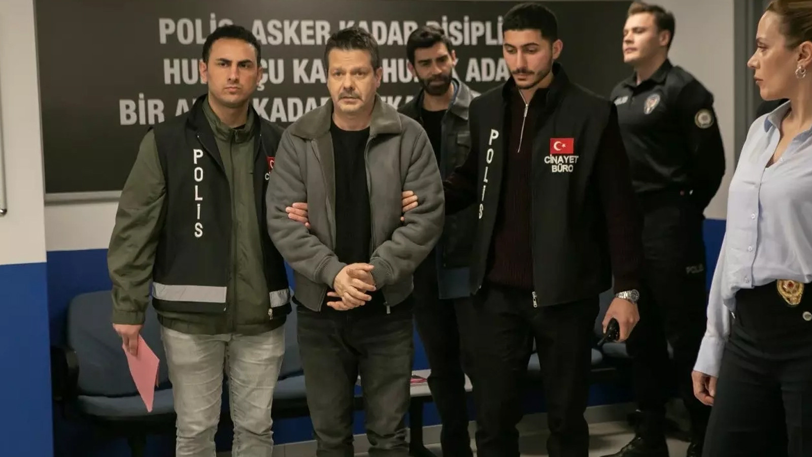 Arka Sokaklar 744. bölüm tek parça full izle! Kanal D Arka Sokaklar son bölüm izle!