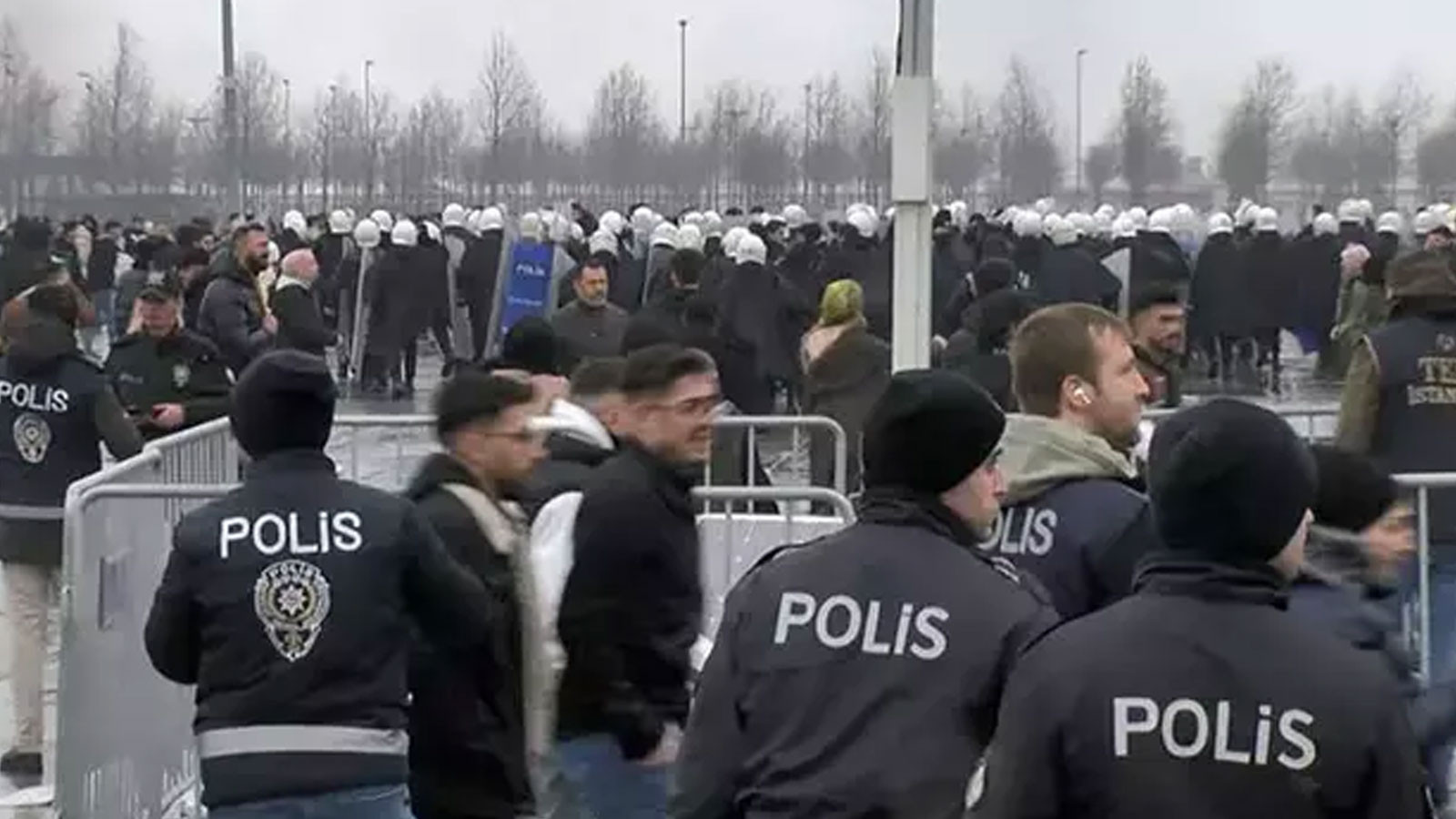 Nevruz etkinliklerinde terör örgütü PKK/KCK'nın propagandasını yaptıkları iddiasıyla 26 zanlı yakalandı