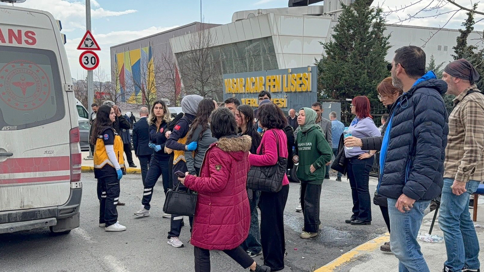 Lisede deney sırasında patlama: Öğrencilerin elleri ve yüzleri yandı