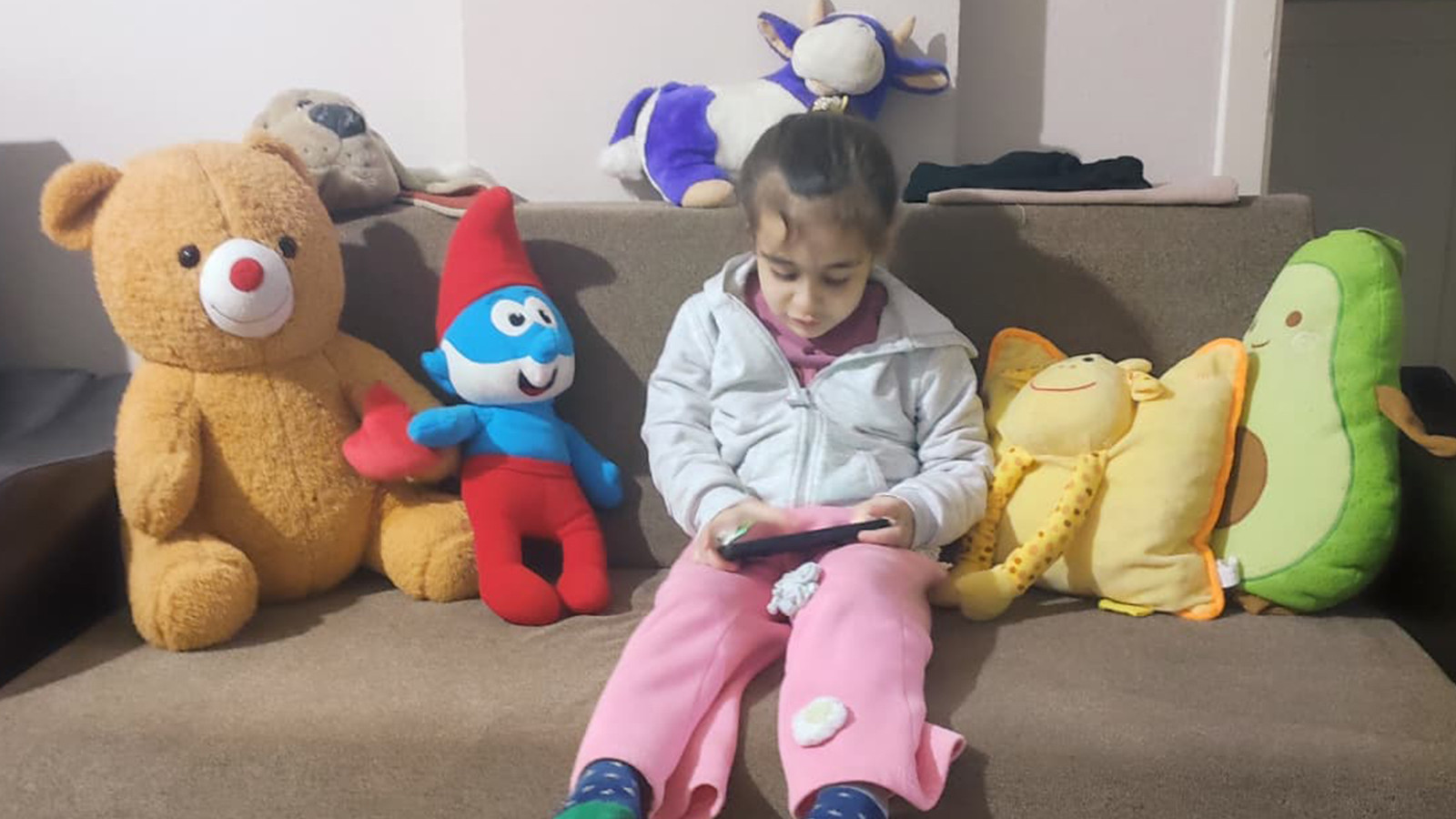 5 yaşındaki Polen, 2 yıldır burnunda tırnak makası zinciriyle yaşamış