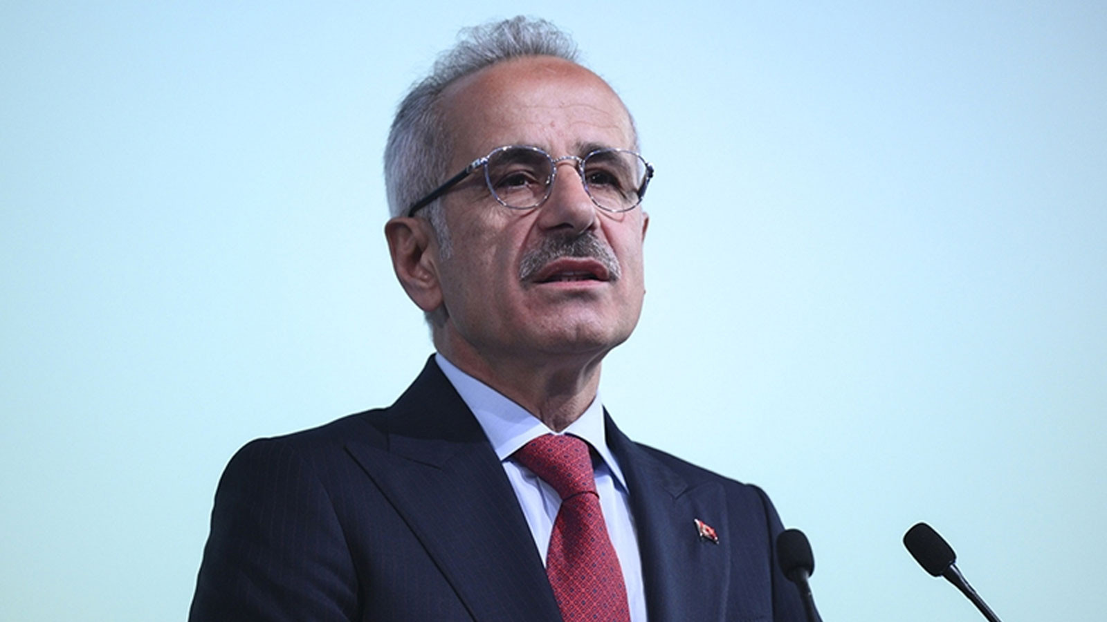 Bakan Uraloğlu: Haftada 2 günümüz internette geçiyor