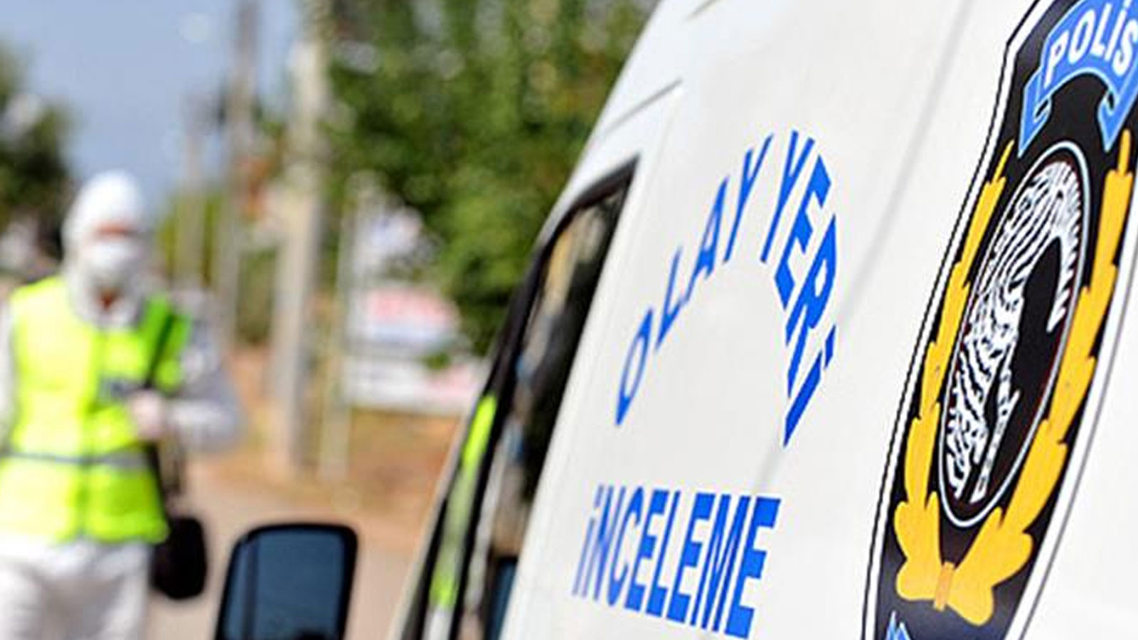 Bağcılar'da bir binanın çatısı çöktü