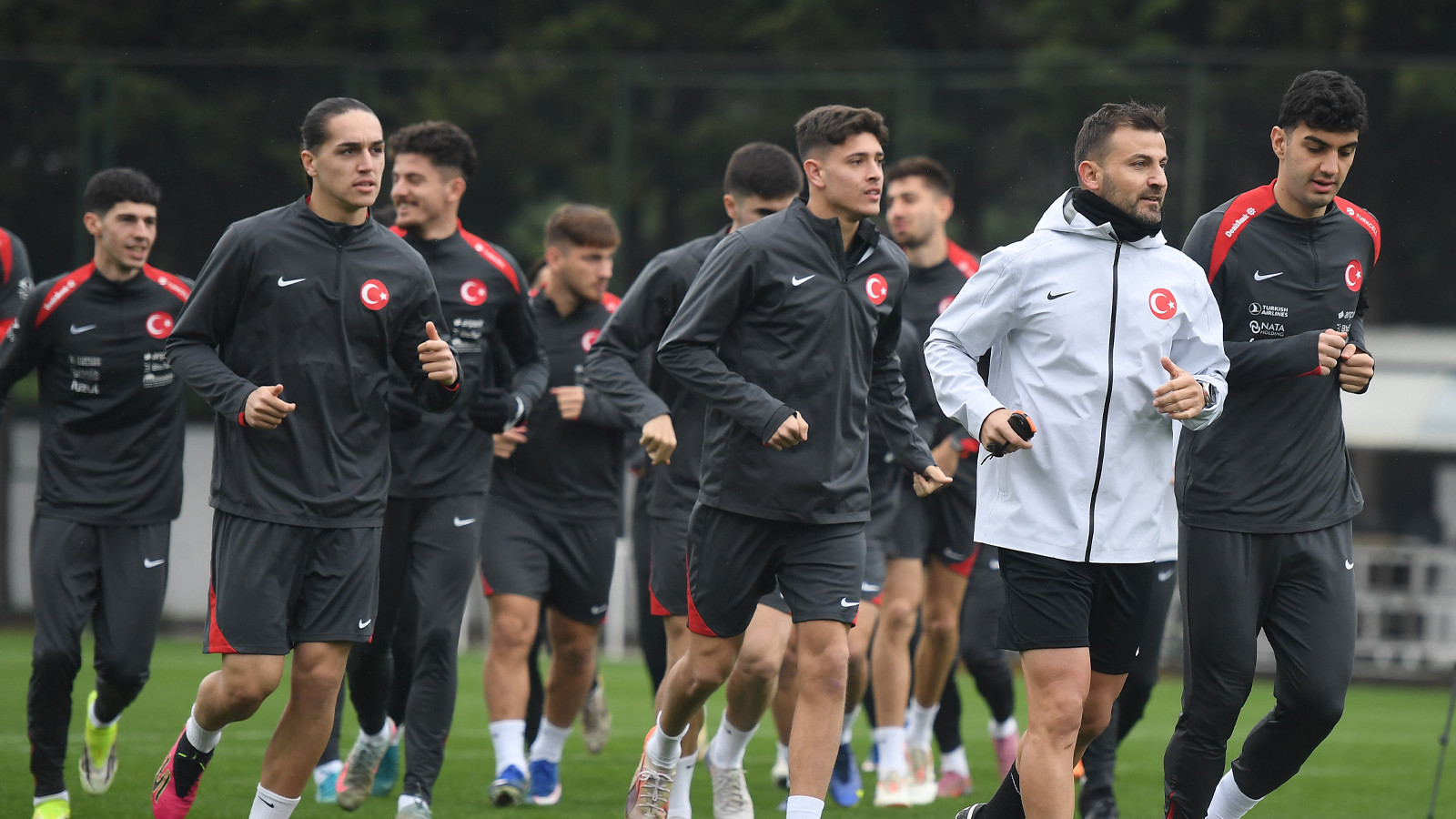 Ümit Milli Futbol Takım, hazırlıklarını yağmur altında sürdürdü