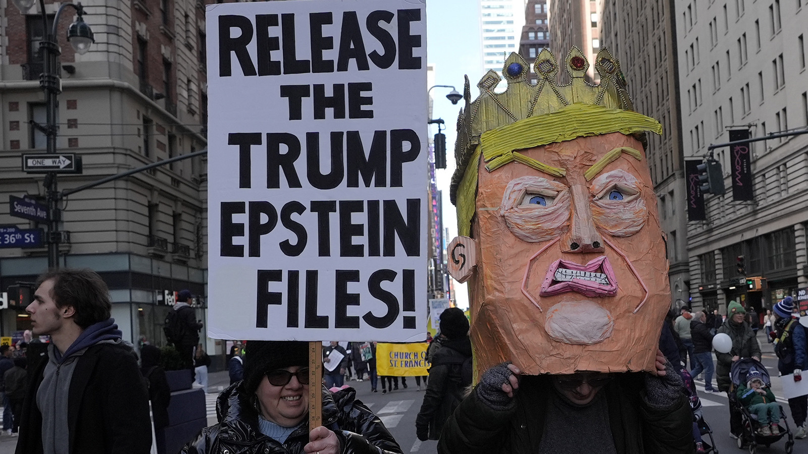 ABD'de milyonlar Trump'a karşı meydanlarda: Krallara hayır!