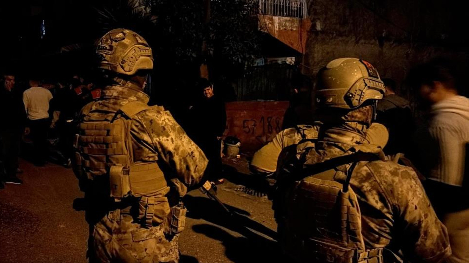 Adana’da 3 katlı binada patlama: Yaralılar var