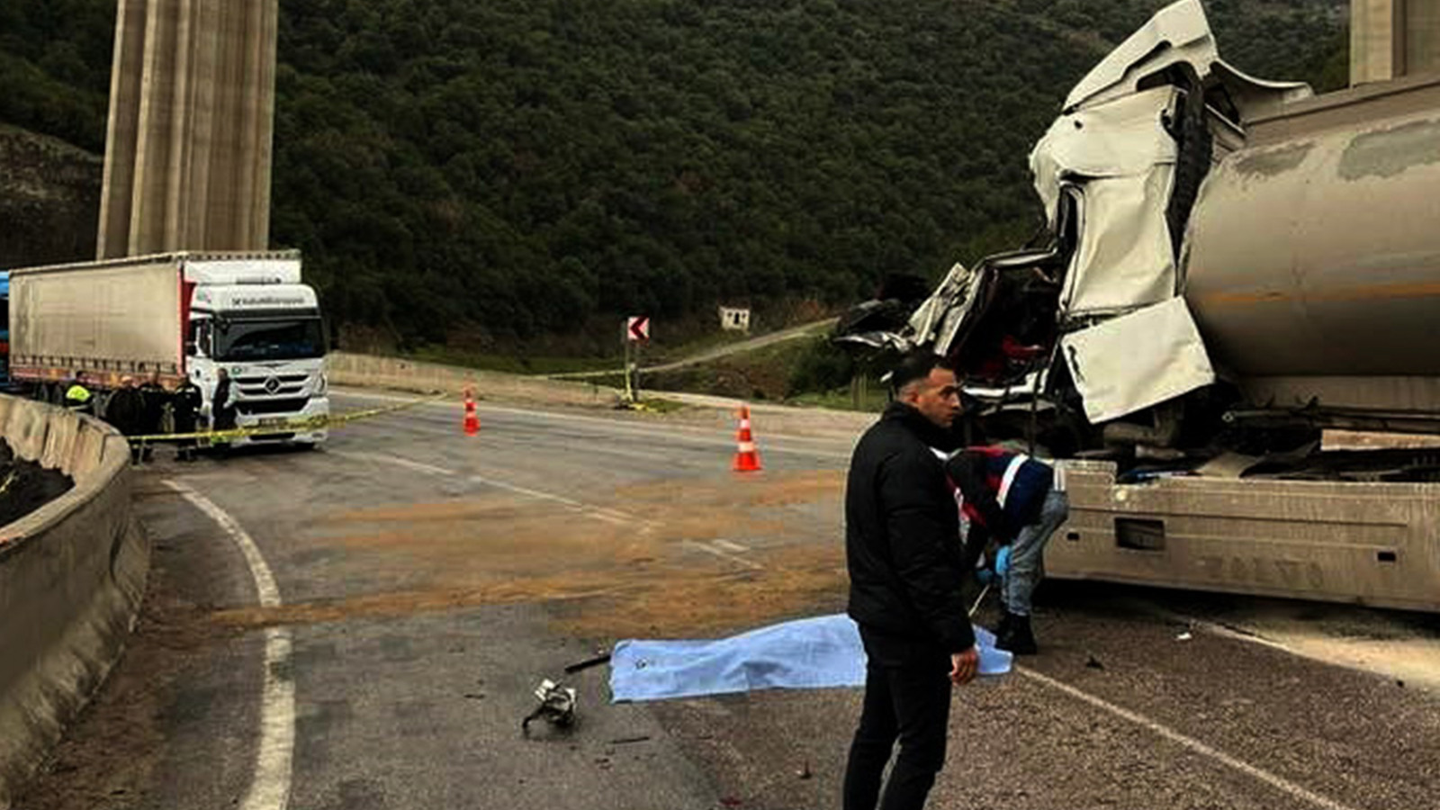 Gaziantep’te tankerler kafa kafaya çarpıştı: Ölü ve yaralılar var