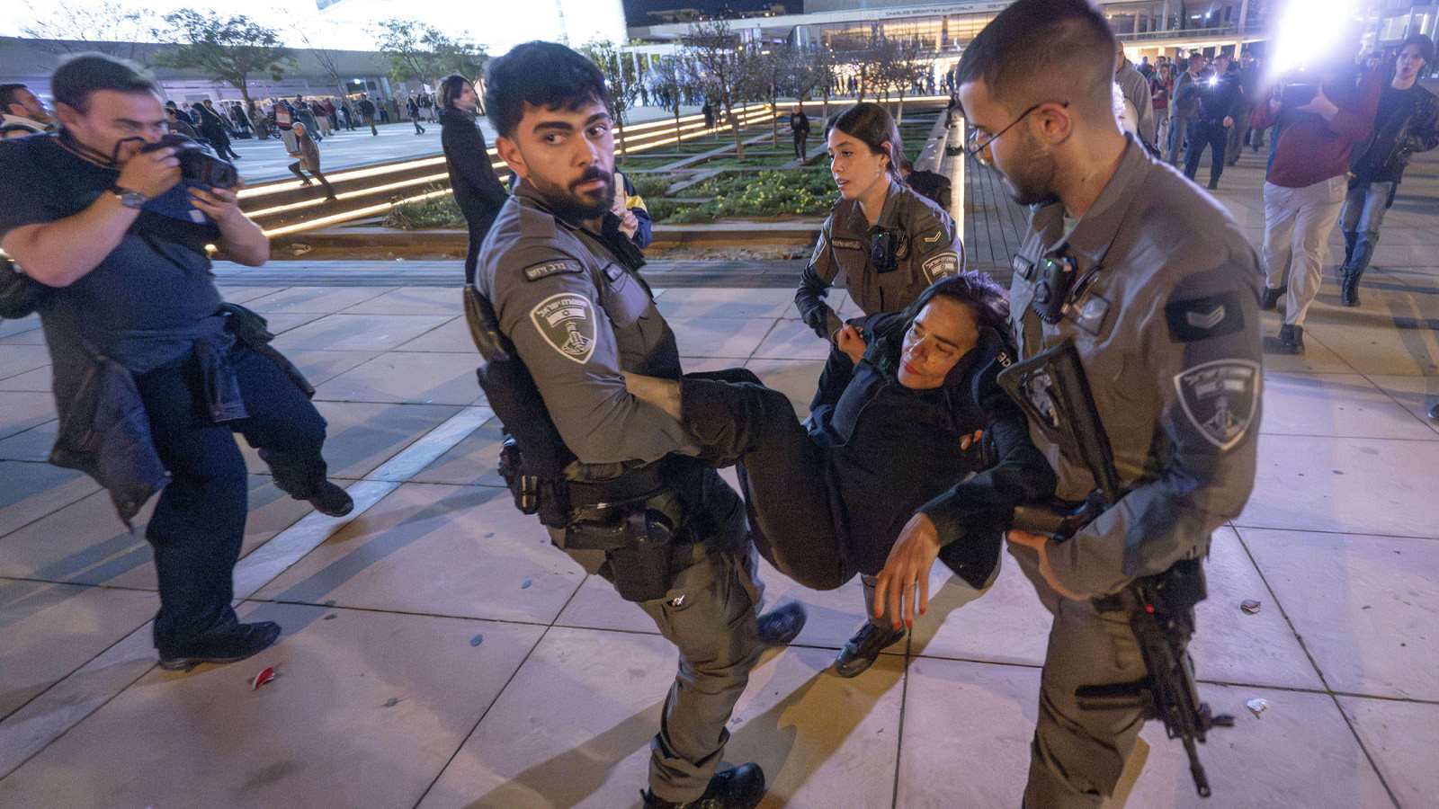 İsrail'de "Netanyahu" öfkesi büyüyor: Halk, savaşa karşı sokağa döküldü