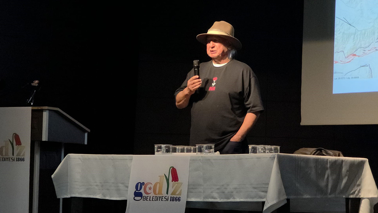 Prof. Dr. Üşümezsoy'dan kritik uyarı! Fay stresini boşaltmadı dedi ve büyüklük verdi