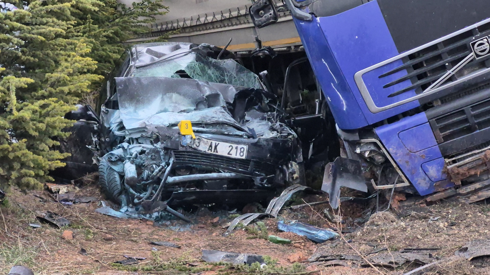 Eskişehir'de kan donduran kaza: 1 ölü, 1'i ağır 2 yaralı