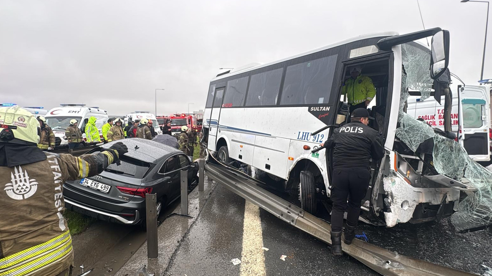 Kazada yaralanan polis şehit oldu