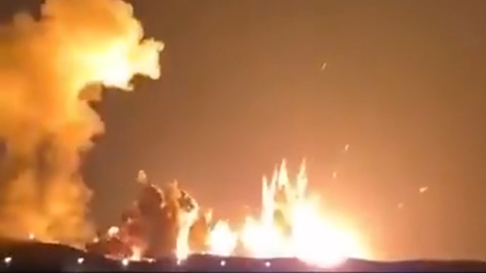 ABD sığınak delici bombalarla saldırdı! Trump görüntüleri paylaştı