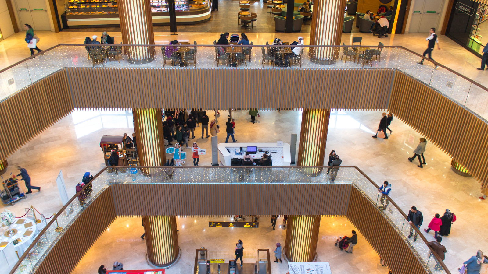 Flaş karar: 18 yaş altındakiler tek başına AVM'ye alınmayacak!