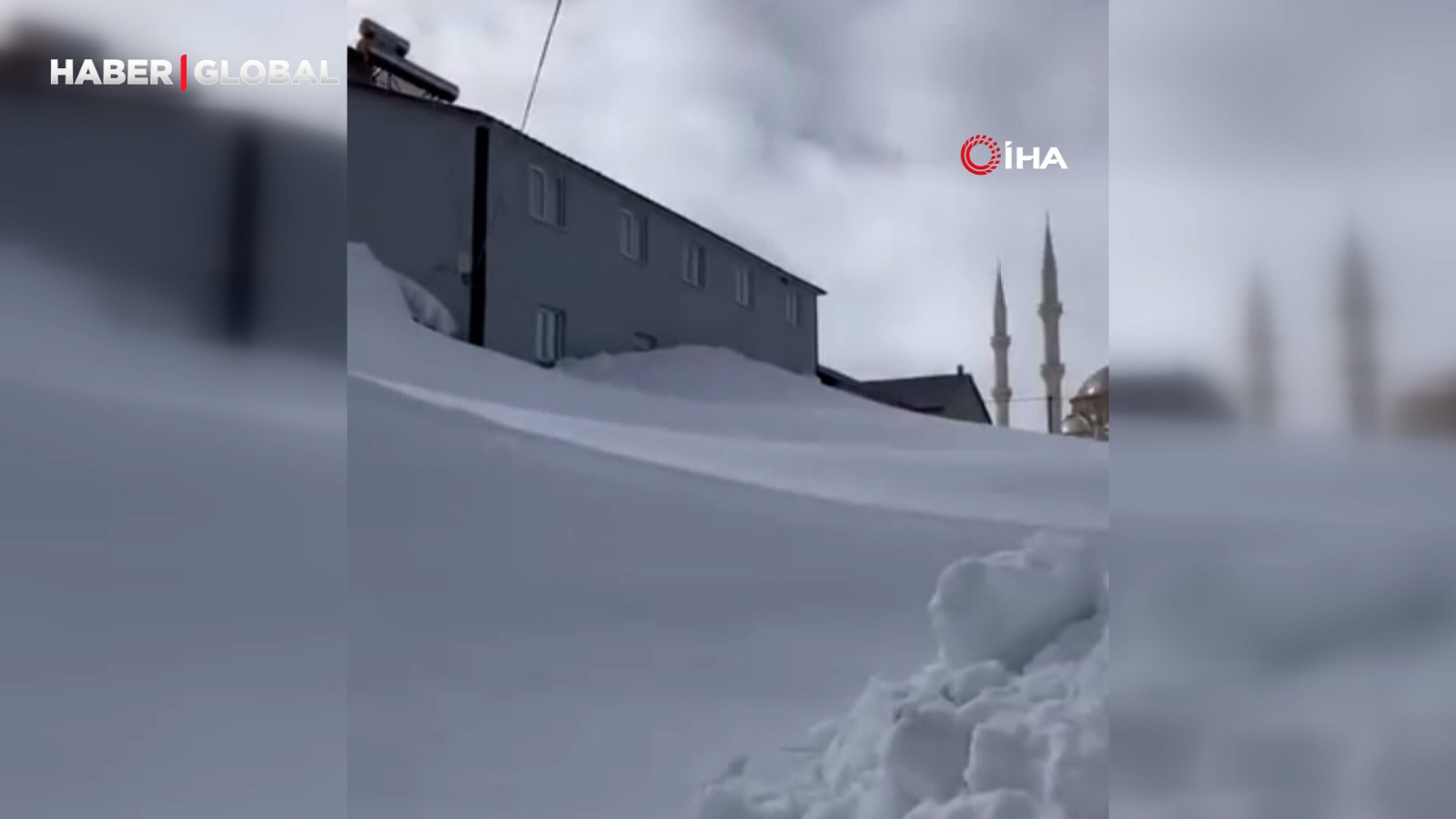 Gümüşhane’nin yaylalarında kar kalınlığı evlerin boyunu geçti