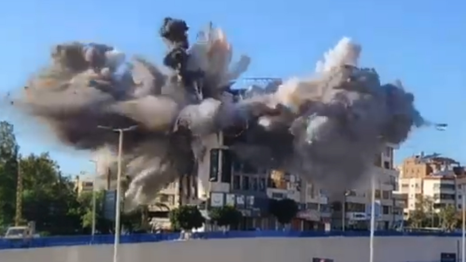 İsrail, Lübnan'da binayı böyle vurudu