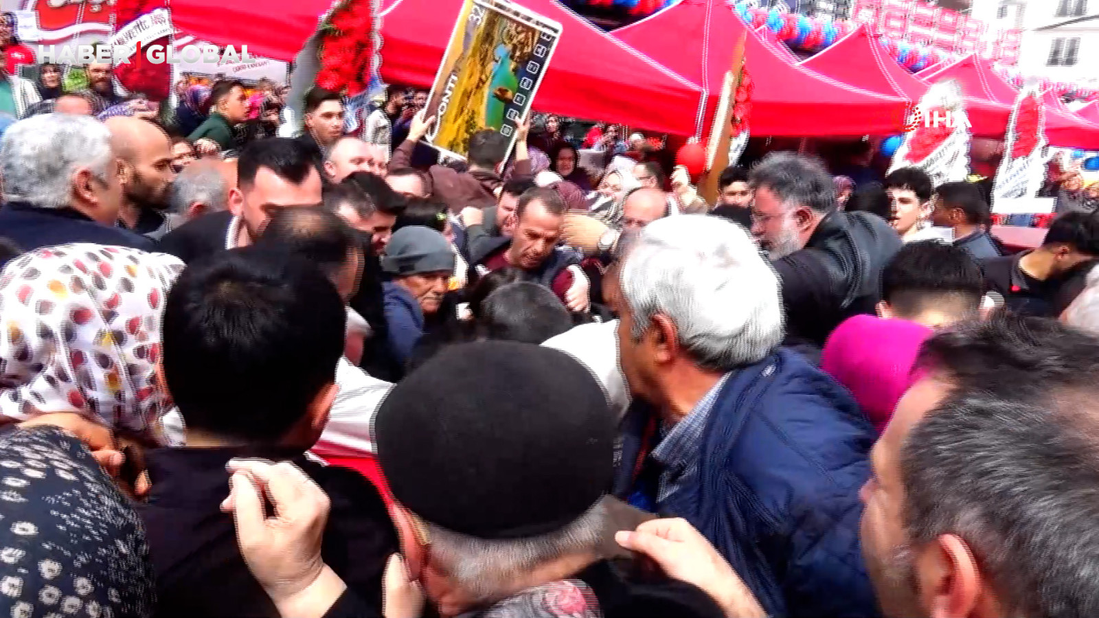 Konya’da ucuz televizyon izdihamı çıktı