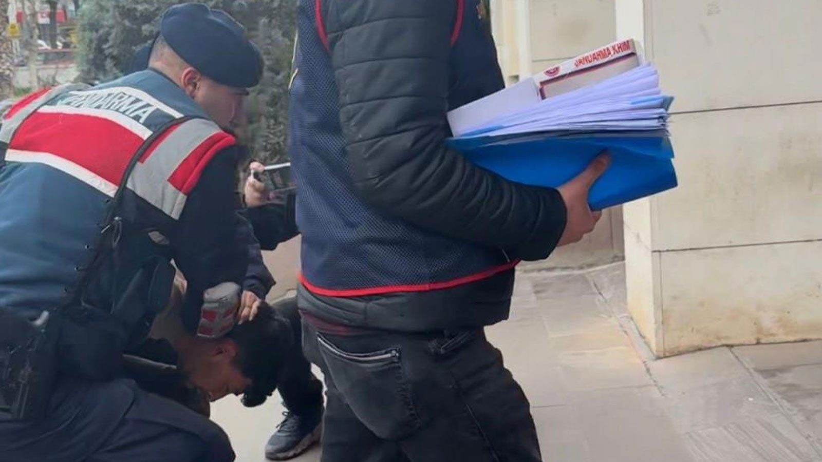 Manisa’da korkunç cinayet! 4 aile ferdini öldüren şüpheli tutuklandı