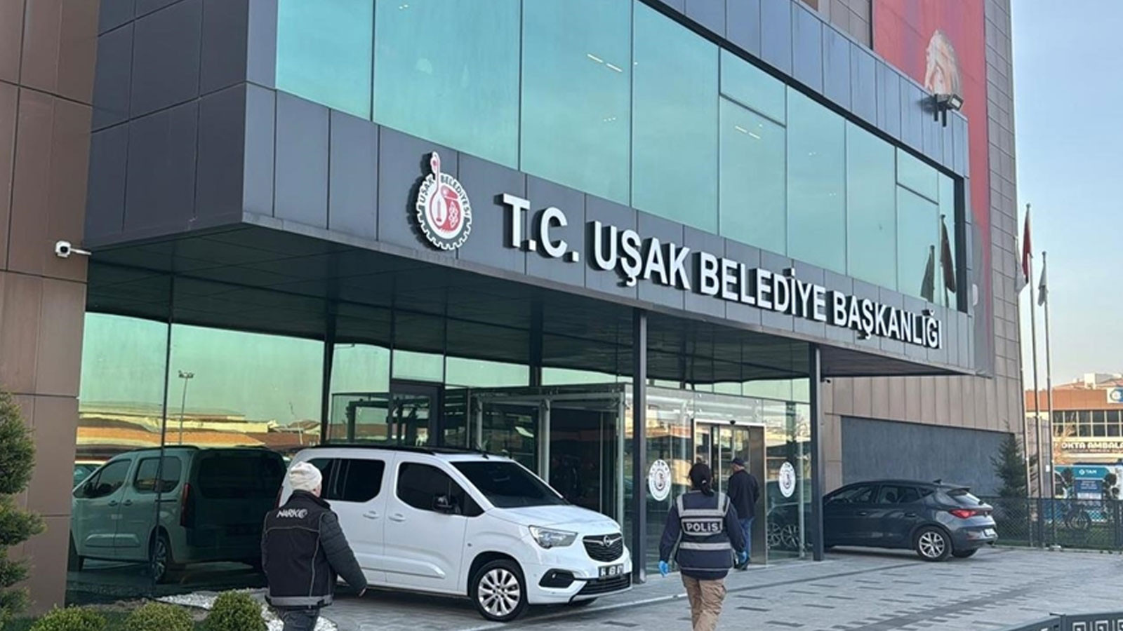 Uşak Belediyesi'ne yönelik 'rüşvet' soruşturmasında 4 şüpheli serbest bırakıldı