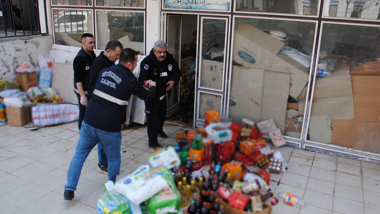 Denetimde ele geçirildi, halka satılacaktı: Bakliyat, yağ, un, süt, şeker...