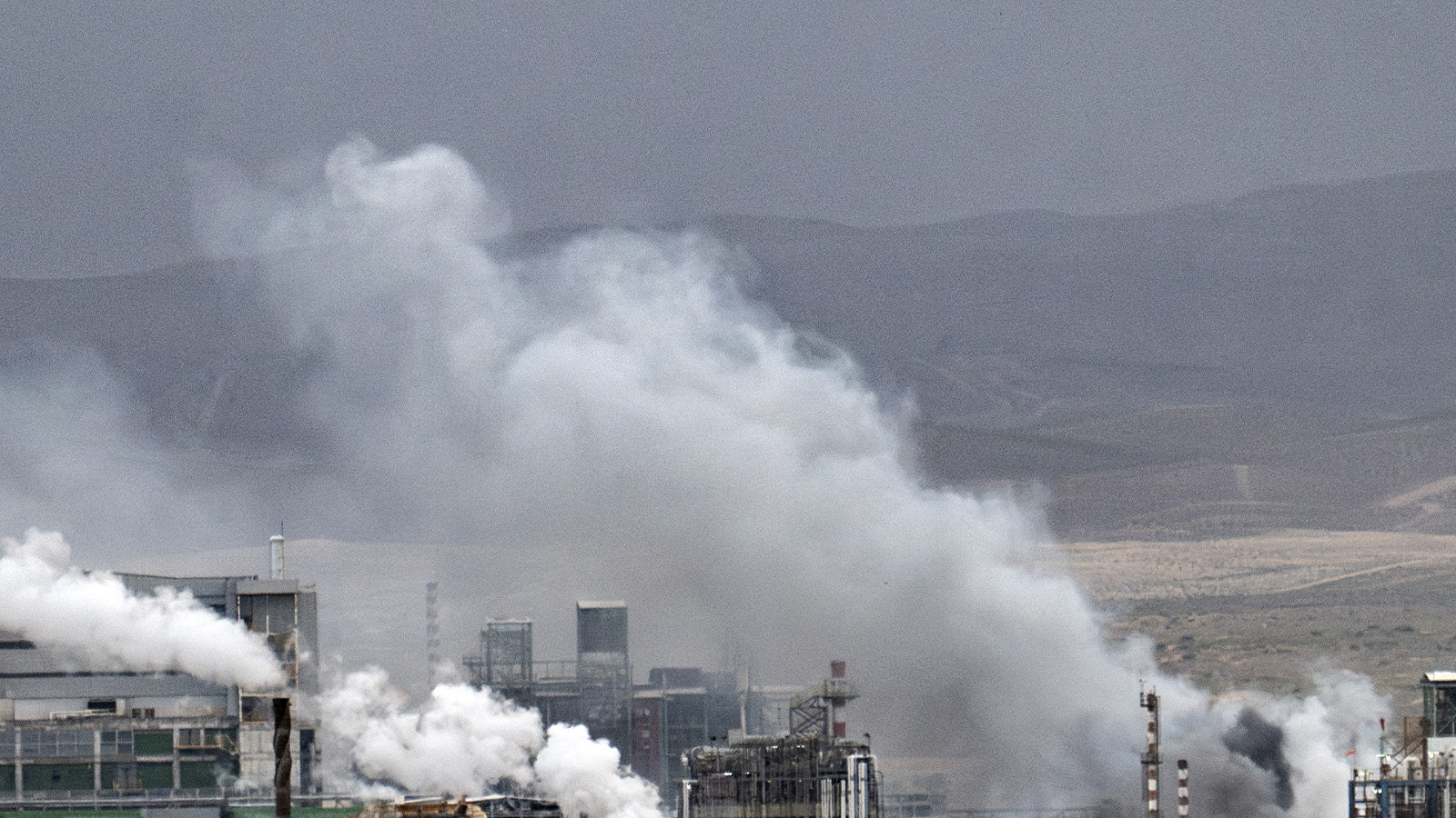 İran, Körfez ülkelerini hedef aldı; Kuveyt ve Bahreyn’de yangın çıktı