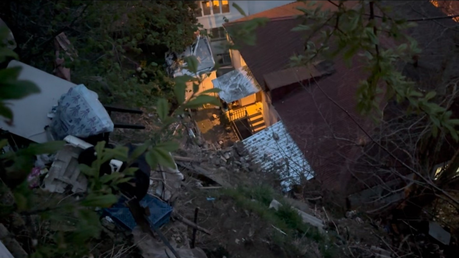 Sarıyer'de toprak kayması! 6 bina için tahliye kararı