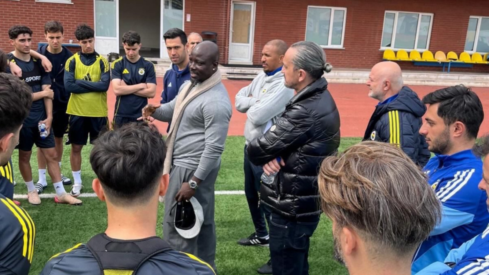 Stephen Appiah'tan Fenerbahçe'ye ziyaret