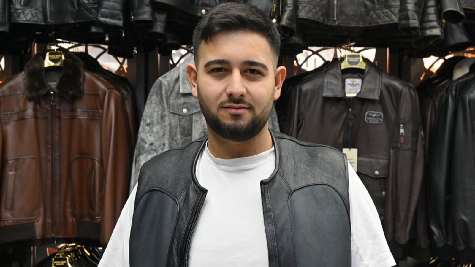 7 yaşında babasının yanında başladı; şimdi dünyaya satış yapıyor