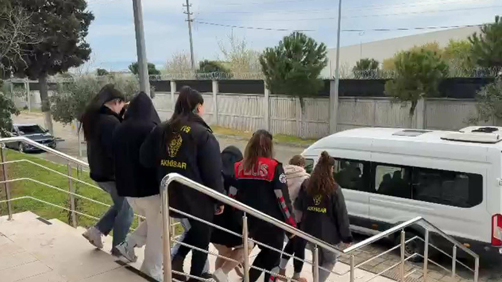 Emniyet güçlerinden masaj salonlarına fuhuş baskını