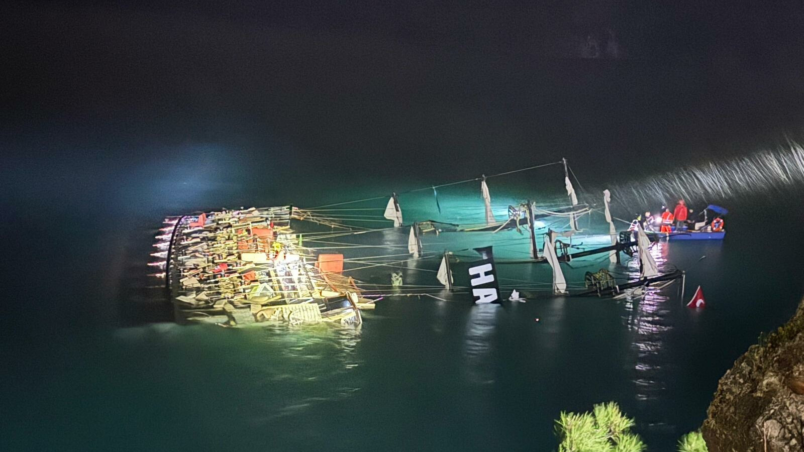 Fethiye'de tur teknesi battı: 6 kişi kurtarıldı, 1 kişi kayıp