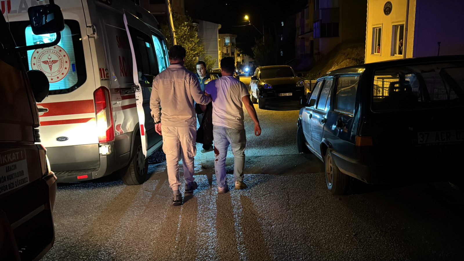 Karabük'te bir kadın eski eşini bıçakla yaraladı