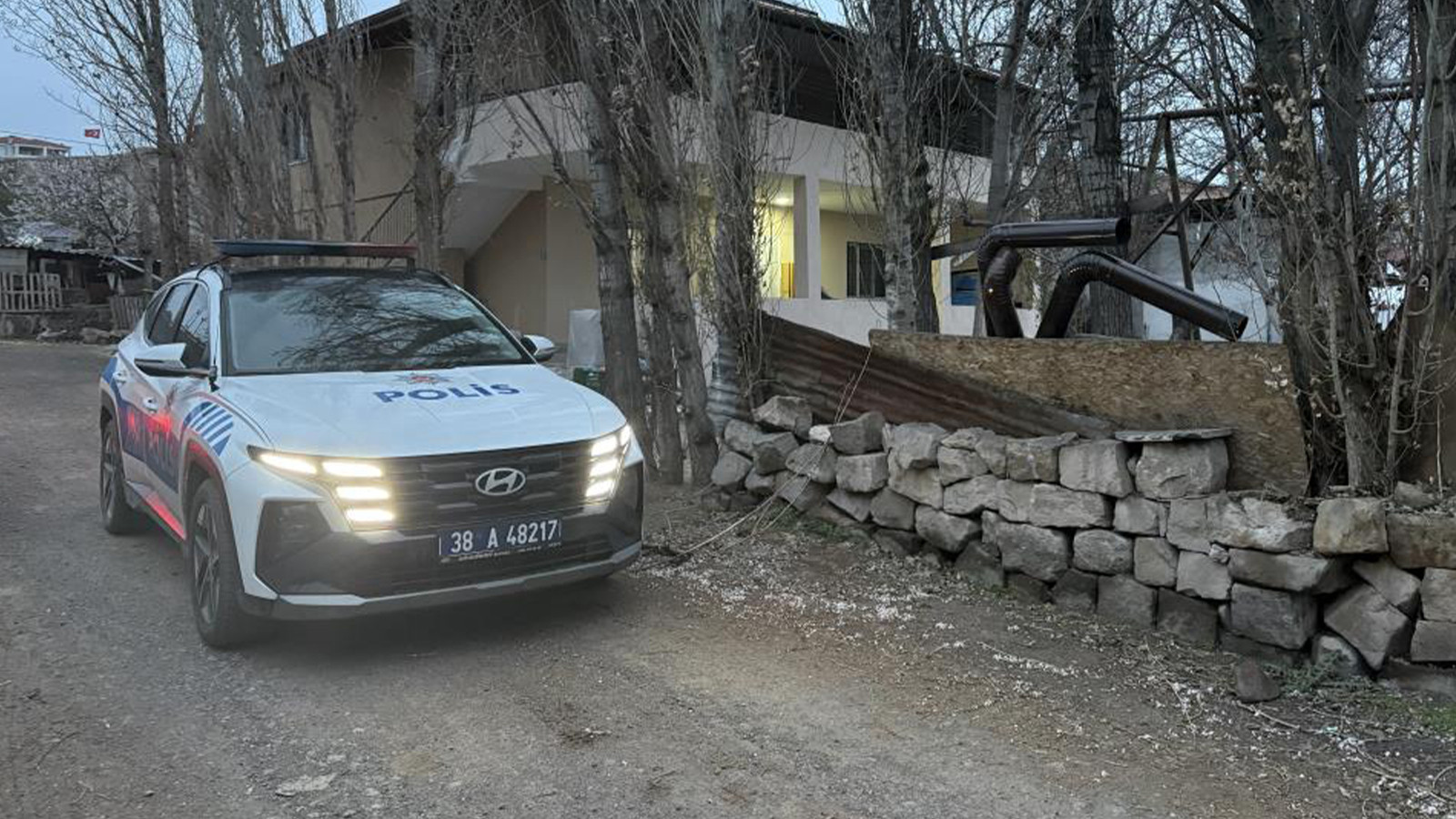 Kayseri’de 2 kardeş sobadan sızan gazdan zehirlendi