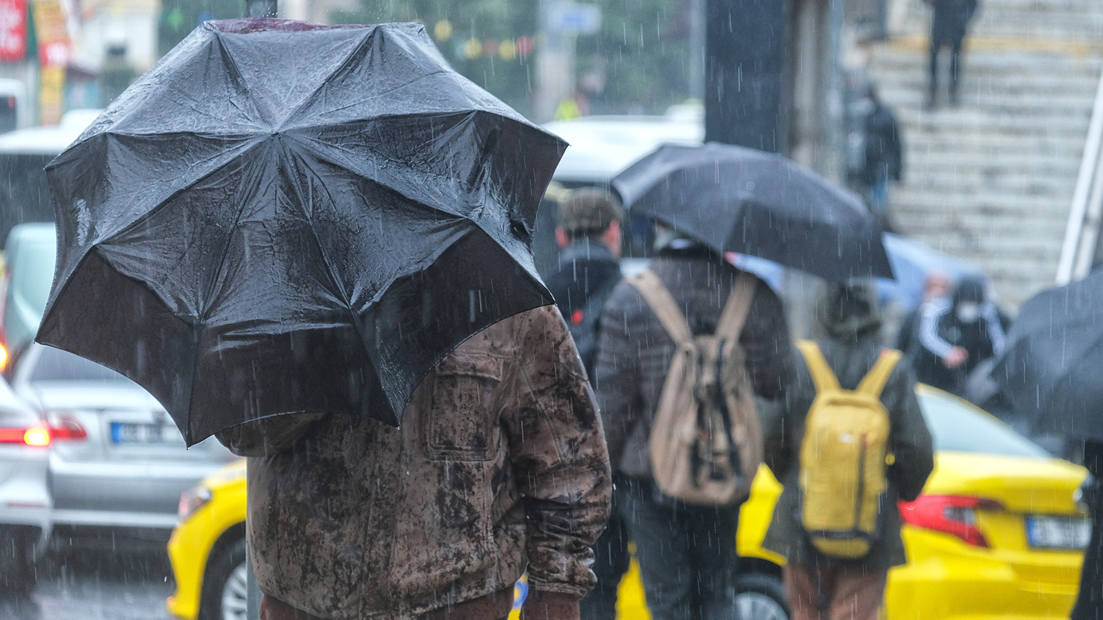 Meteoroloji'den sarı kodlu uyarı: 32 ilde sağanak ve fırtına alarmı