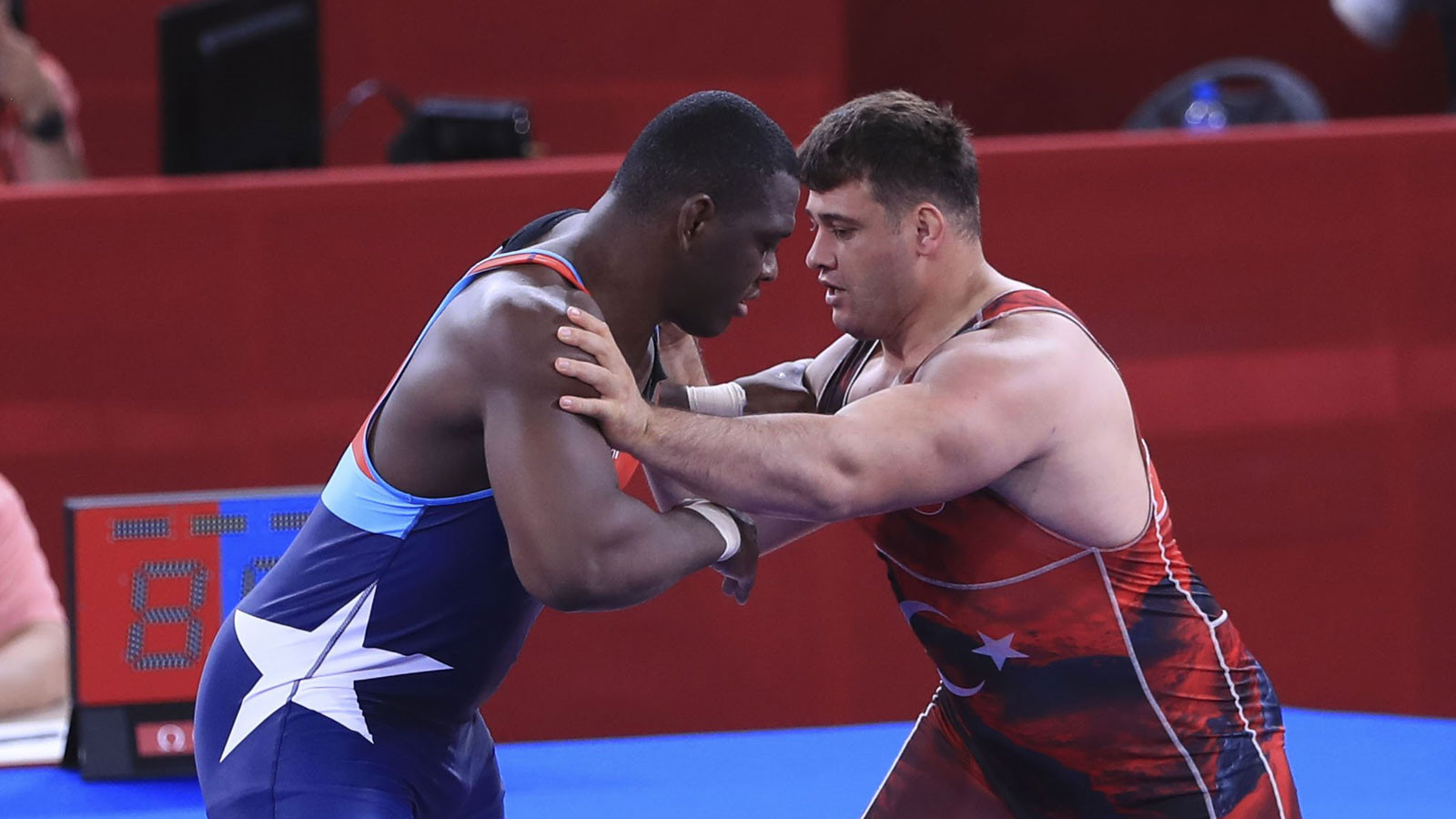 Olimpiyatların efsane güreşçisi Çin'de antrenör oldu