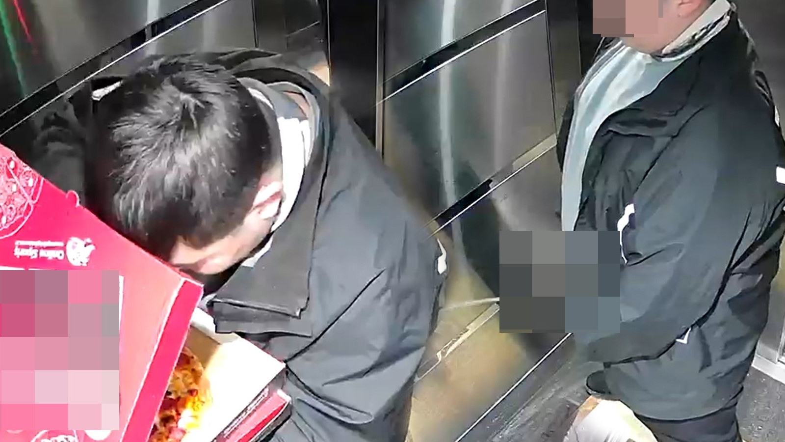 Türkiye bu kuryeyi konuşuyor: Önce pizzayı yedi, ardından asansöre tuvaletini yaptı