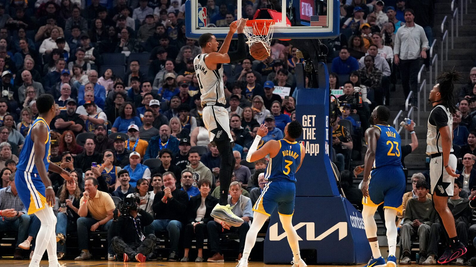 Wembanyama bir kez daha NBA tarihine geçti! Spurs'ten üst üste 10. galibiyet