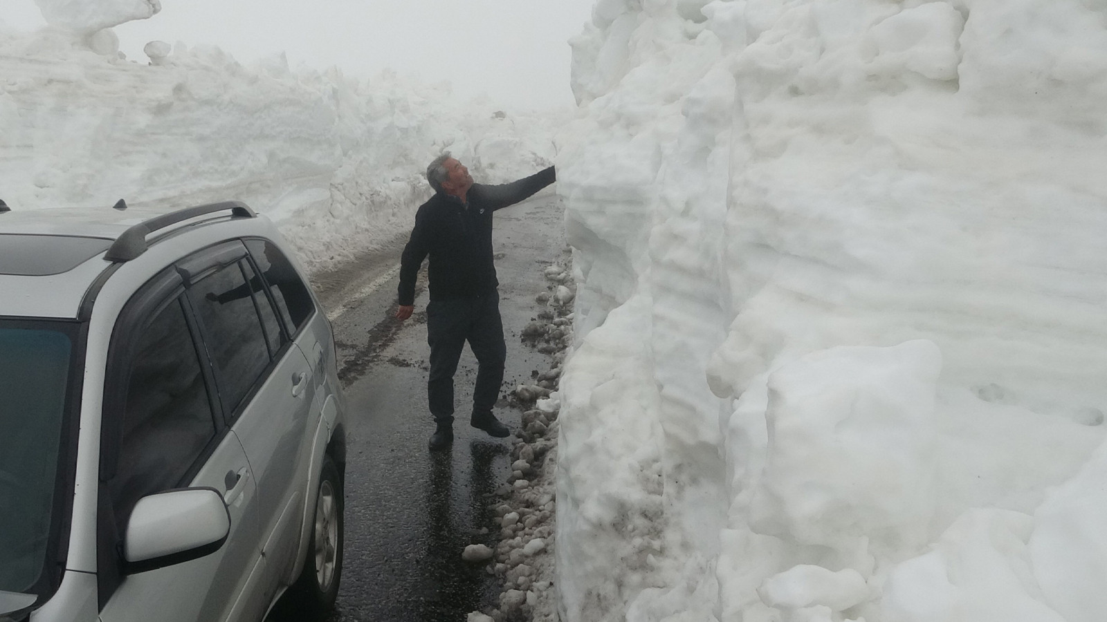Burası ne Van ne Hakkari: Yaz şehri Mersin'de kar 2 metreyi aştı