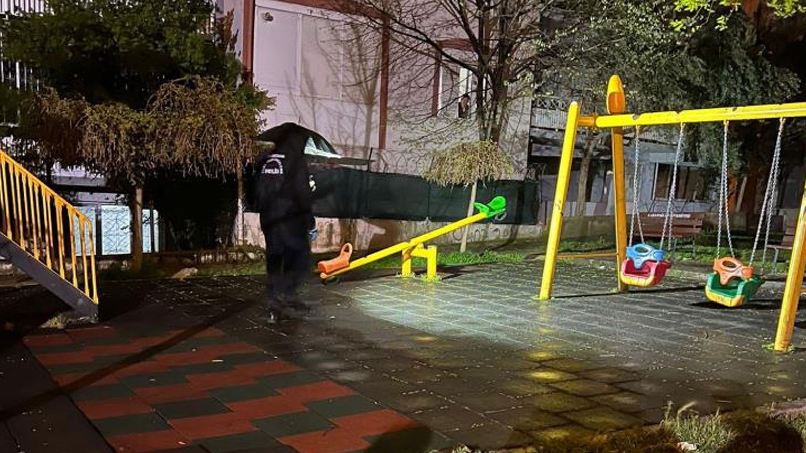 İzmir'de dehşet! Parkta oynayan 2 yaşındaki çocuğu bıçakladı