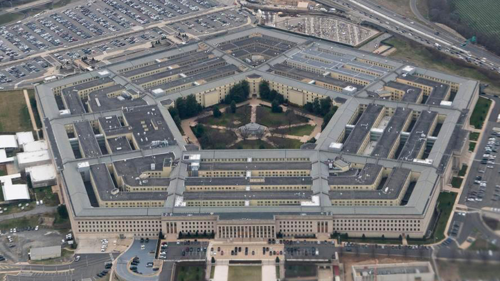 Pentagon: Kara Kuvvetleri Komutanı George derhal emekli olacak