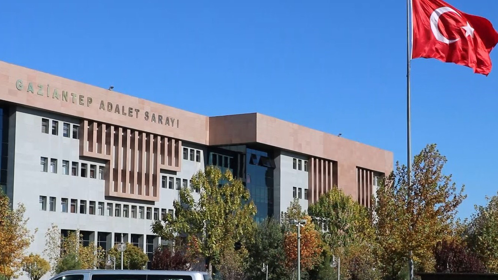 Adliyede uyuşturucu ağı: Savcı ve avukatlar gözaltına alındı, iki zabıt katibi tutuklandı