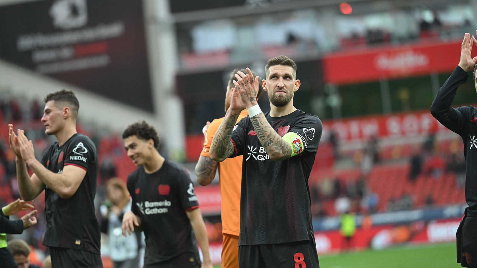 Bundesliga'daki 9 gollü çılgın maçta kazanan Bayer…