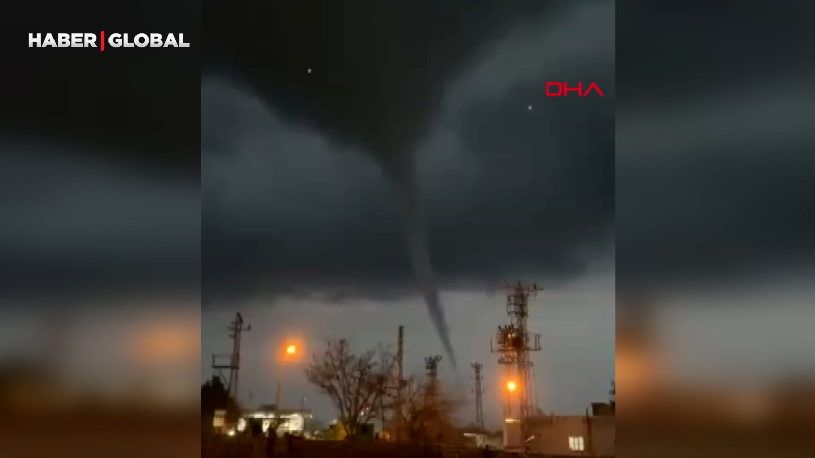 Mardin'de sağanak öncesi çıkan hortum herkesi korkuttu!