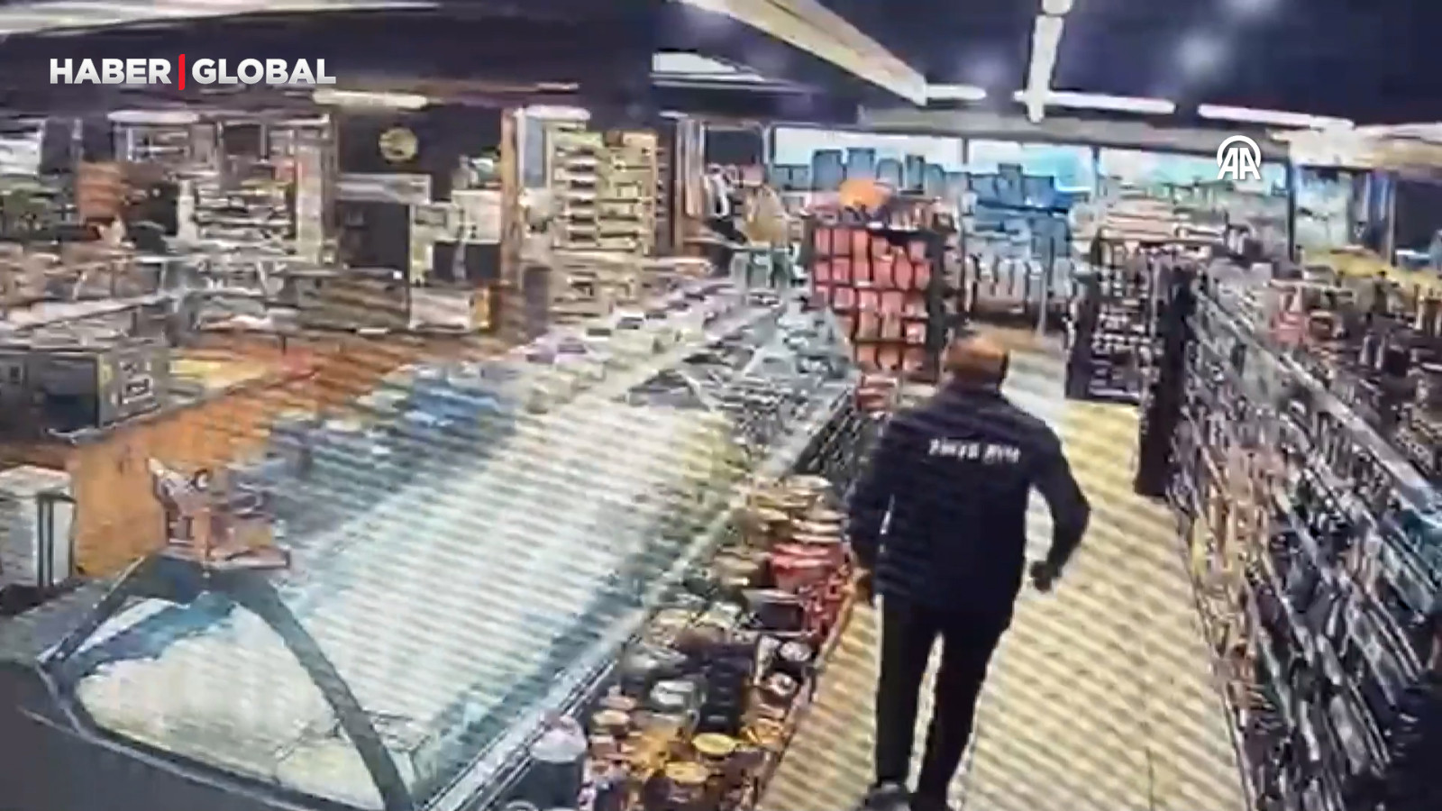 Van'da 5,2 şiddetindeki depremin görüntüleri ortaya çıktı