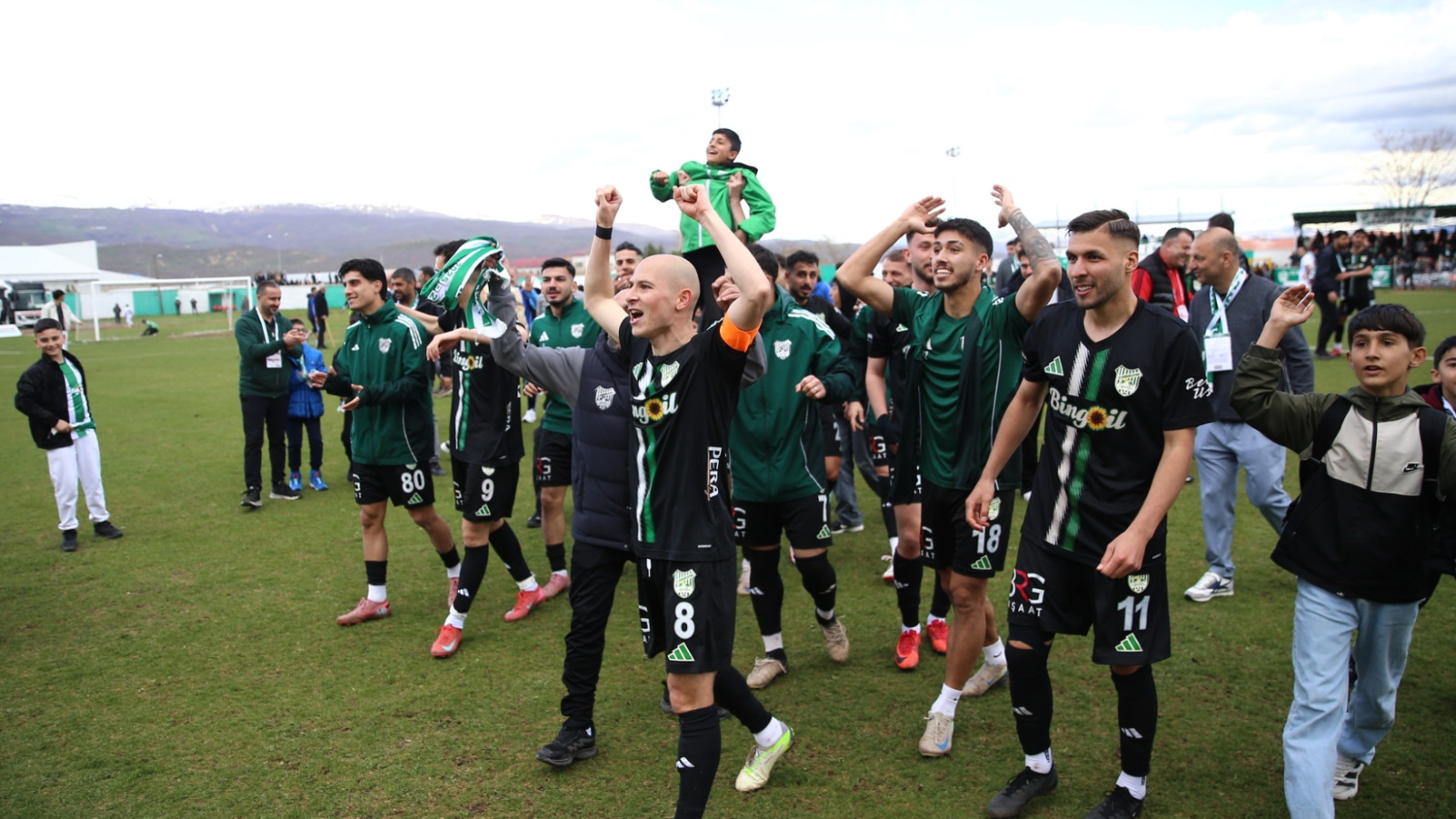 12 Bingölspor ve Sebat Gençlikspor 2. Lig'e yükseldi