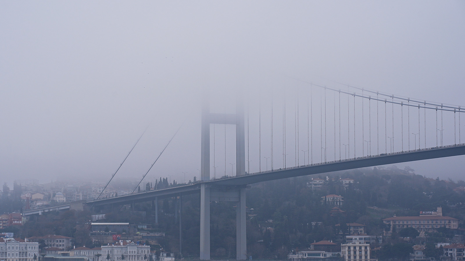 İstanbul’a sis esareti! Şehir adeta kayboldu