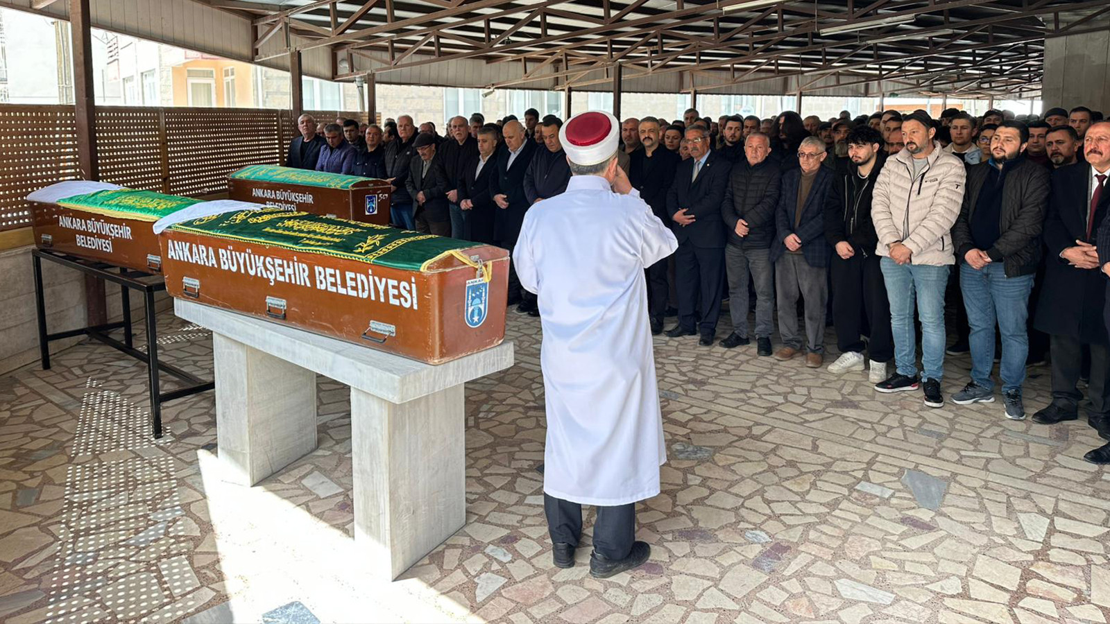 Kazada ölen 5 kişiye son görev