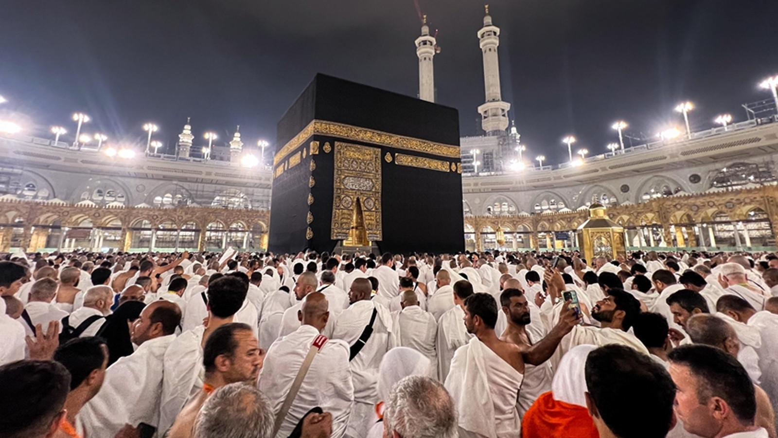 Kutsal yolculukta zor anlar: Tur şirketi battı, yüzlerce kişi mahsur kaldı