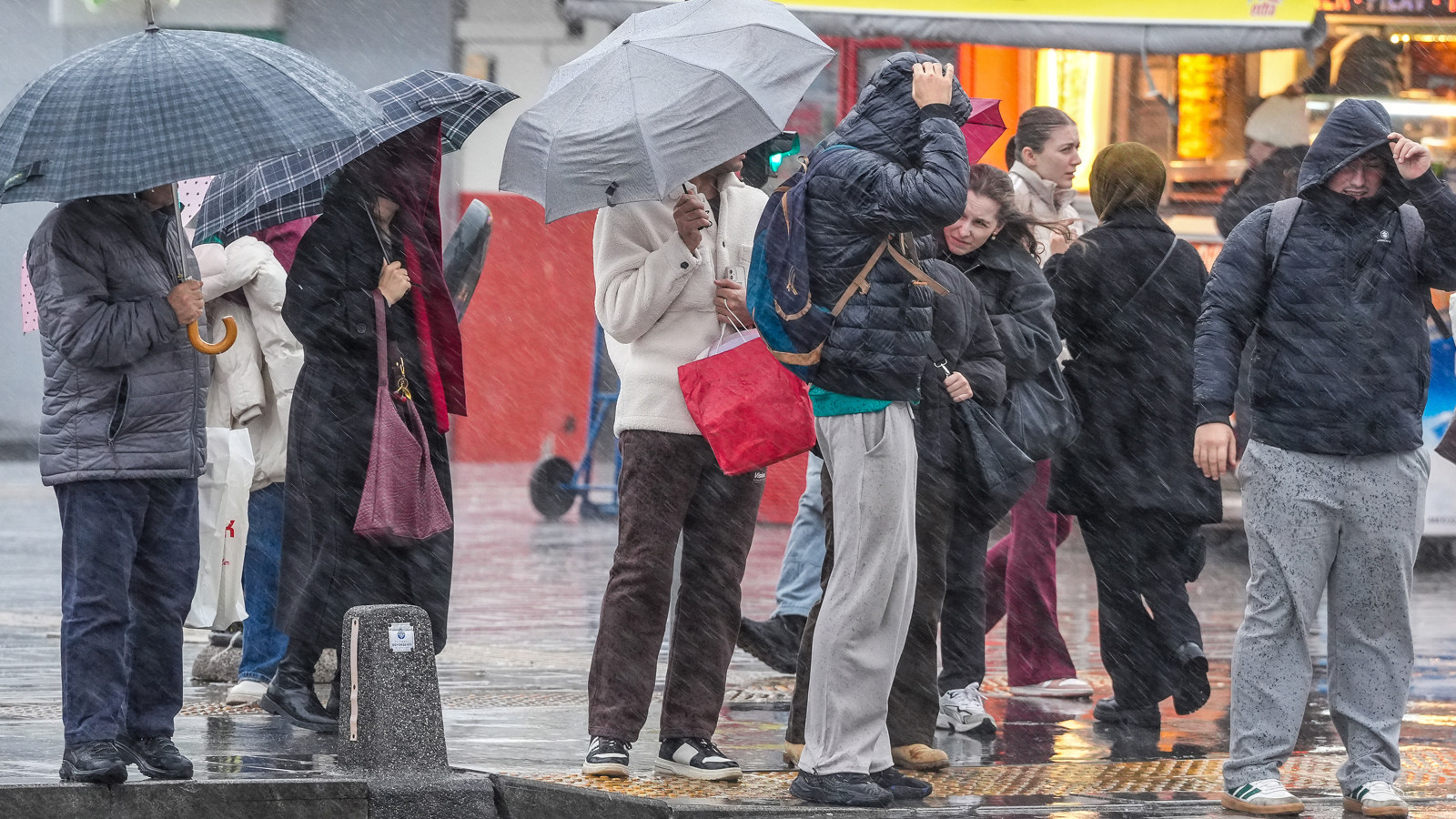 Meteoroloji saat saat açıkladı: Kar ve sağanak dalgası geri dönüyor