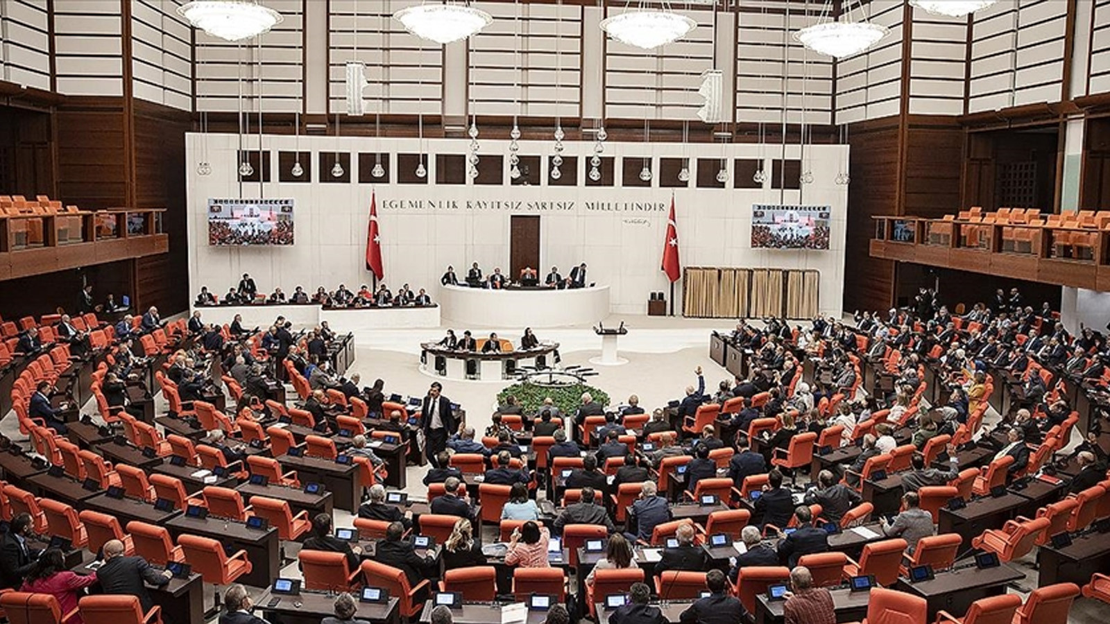 TBMM’de kritik hafta: Doğum izni ve sosyal medya teklifi masada