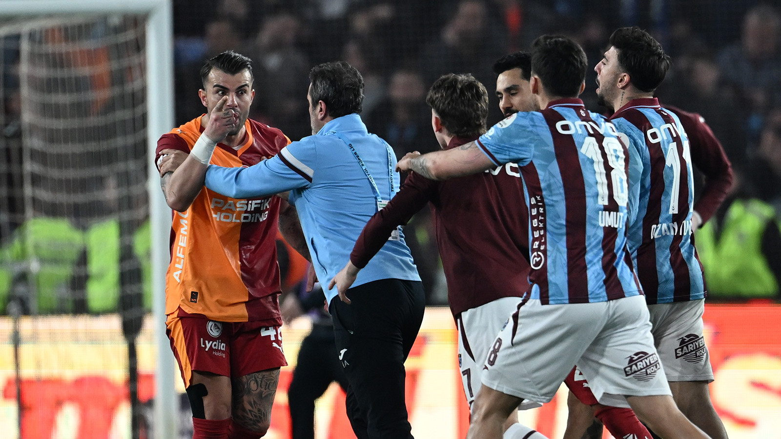 Trabzonspor'dan Abdülkerim Bardakcı tepkisi: "Kaç yaşındasın lan sen" diyerek sataştı