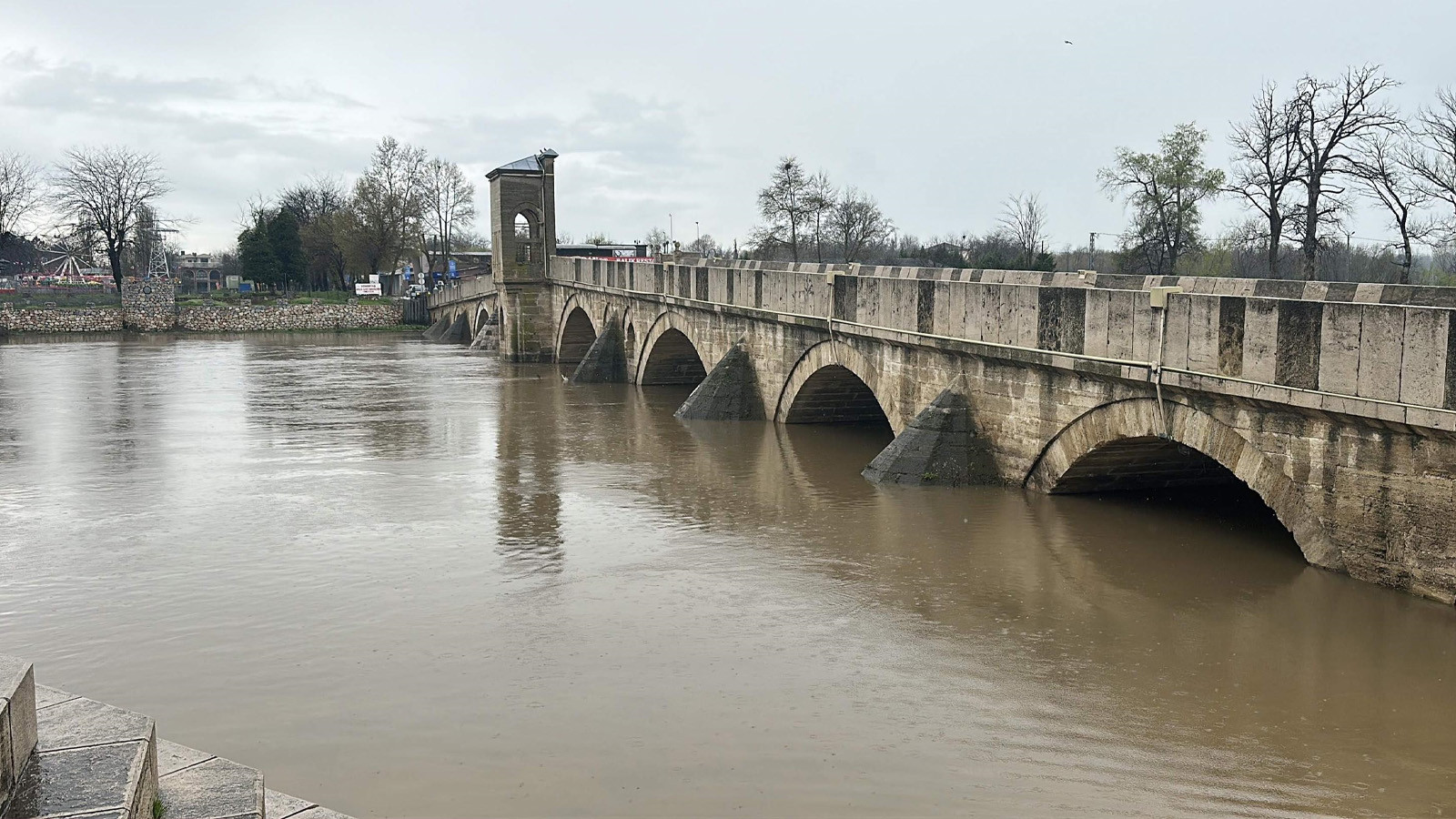 Tunca ve Meriç'te ‘sarı alarm’ uyarısı: Su seviyesi yükselmeye devam ediyor